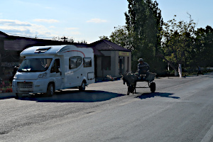 Wohnmobil vs. Eselfuhrwerk ;-)