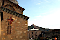 Swetizchoweli-Kathedrale mit Blick auf das Kloster Dschwari