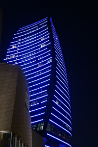 Flame Towers by Night - gut sichtbar die LED Arrays :)