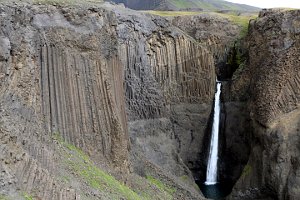  Litlanesfoss mit den Basaltsäulen 