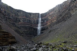  Der Hengifoss mit den Tonstreifen 