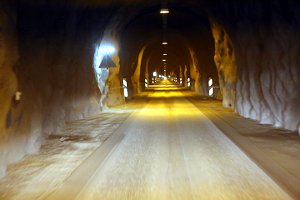  einspuriger Tunnel vor Isafjördur :)  