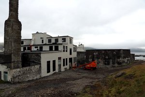  Die alte Heringsfabrik in Djupavik 