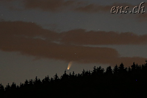 Komet C/2020 F3 (NEOWISE) <br />7. Juli 2020, 03:53 Uhr<br />@f2.8, 200mm, ISO 1600, 1.4 Sek.<br />vergrössert