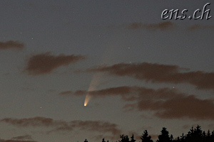 Komet C/2020 F3 (NEOWISE) <br />7. Juli 2020, 04:00 Uhr<br />@f2.8, 200mm, ISO 1600, 1.2 Sek.<br />vergrössert