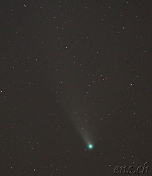 Komet C/2020 F3 (NEOWISE) mit "schön grüner Koma" ;-)<br />27. Juli 2020, 23:45 Uhr<br />Canon Canon EF 200mm f/2.8 L II USM @f2.8, ISO 1600, 15 Sek.<br />"Ausschnittvergrösserung"