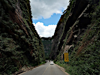 über einen zT extrem schmalen Pass (Corvo Branco) Richtung Floripa ;-)